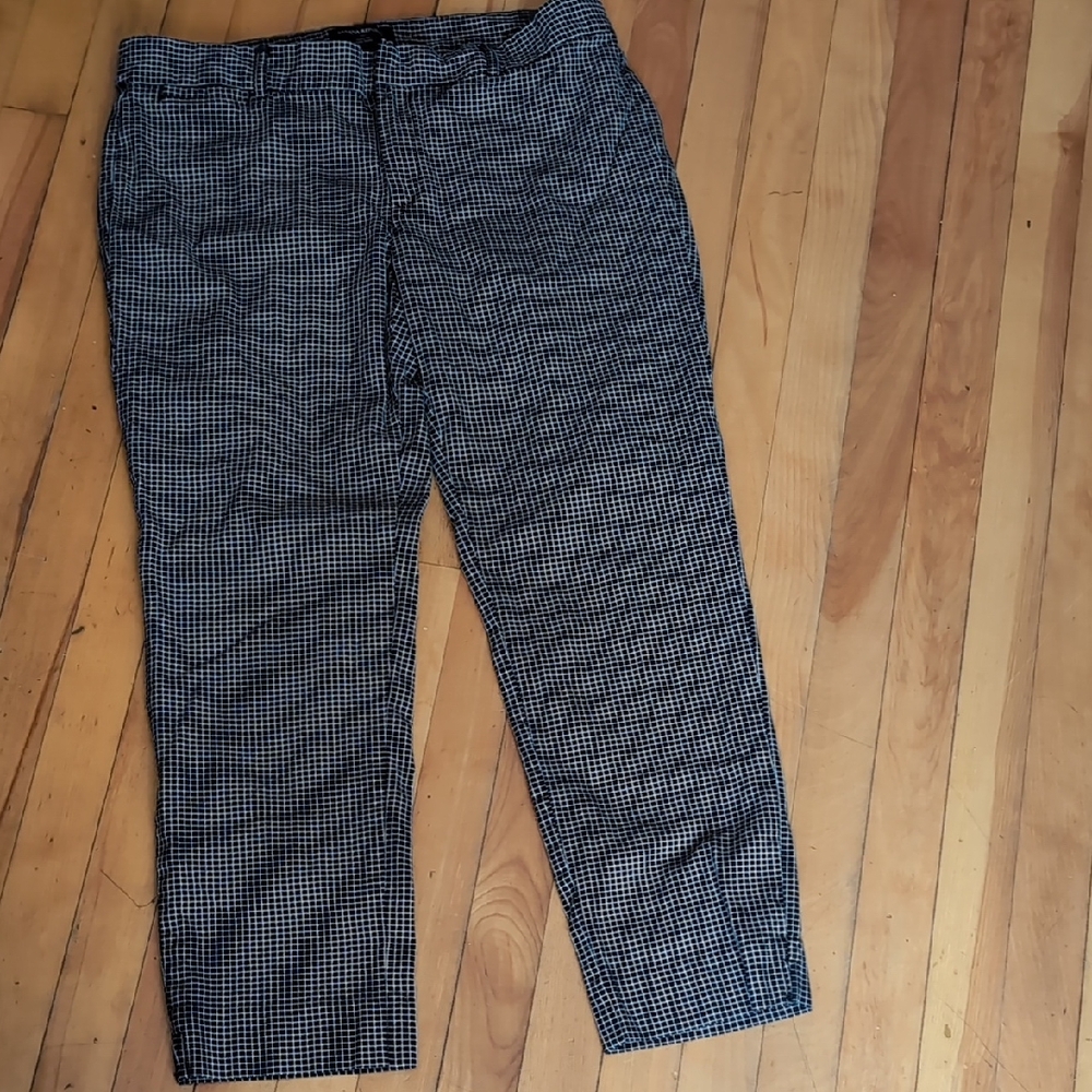 Banana Republic Women's Black and White Patterned Pants Cropped Size 14